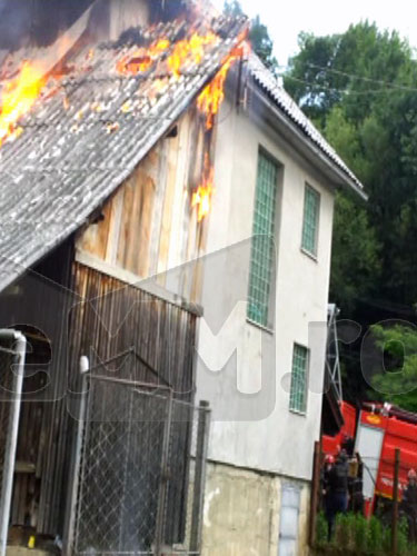 Foto: Incendiu anexa Baia Sprie (c) eMaramures.ro